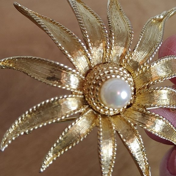 Vintage Marcel Boucher Brooch #7441 Gold Floral with Faux Pearl Center - Picture 1 of 10